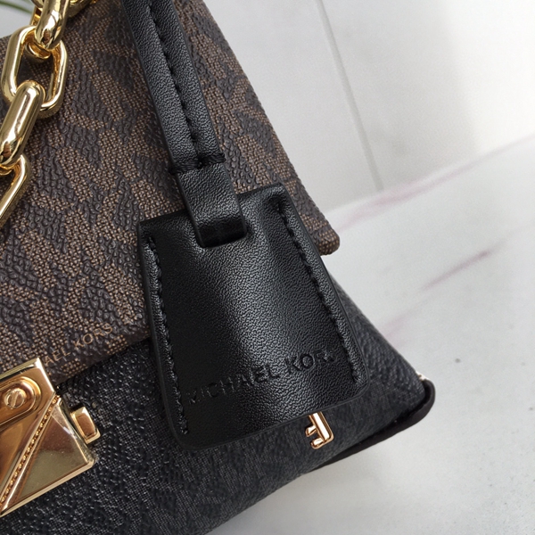 マイケルコースバッグ素材ディテール